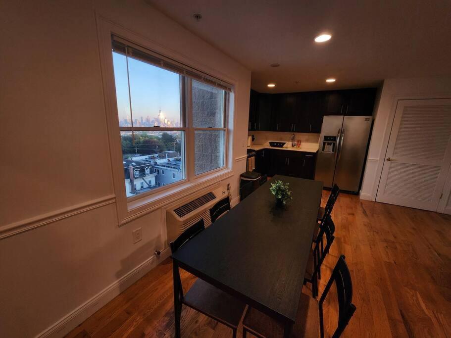 Luxurious 2 Bed ! Mins To Nyc! Lägenhet Union City Exteriör bild