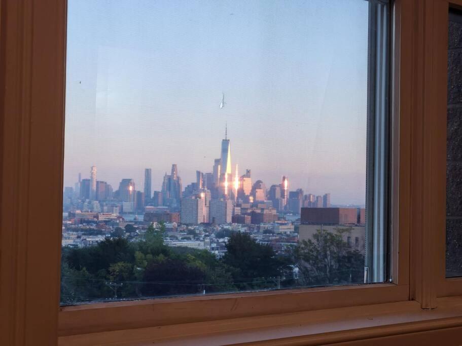 Luxurious 2 Bed ! Mins To Nyc! Lägenhet Union City Exteriör bild
